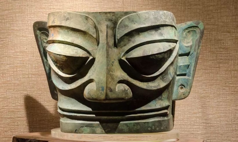 三星堆博物馆唯一无法确定如何摆放的文物是那个？