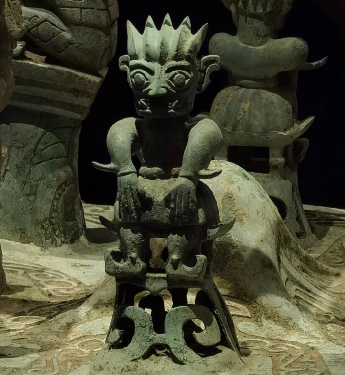 莫高窟285窟的禅坐像被视为早期高足坐具的实物，三星堆如今也有实物是不是提前1500年？